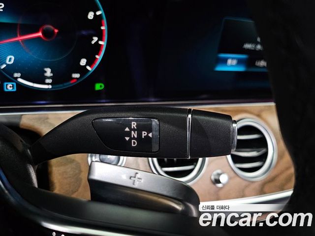 Mercedes-Benz E-Class 2023 — фото 9