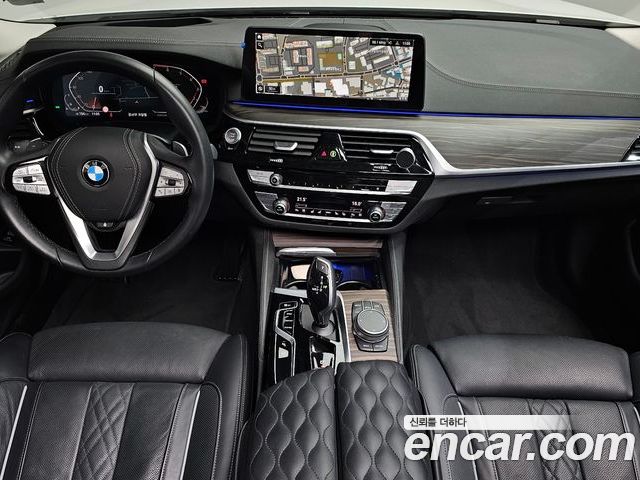 BMW 5 Series 2023 — фото 10