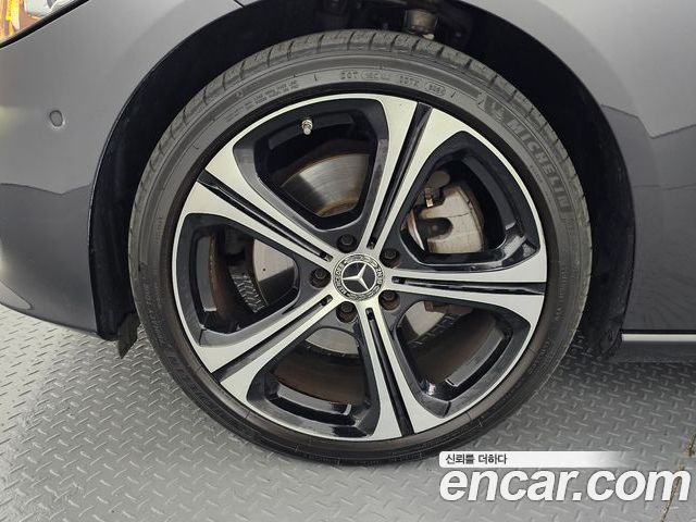 Mercedes-Benz C-Class 2023 — фото 5