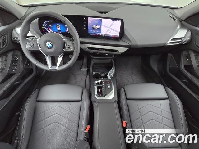 BMW 1 Series 2025 — фото 10
