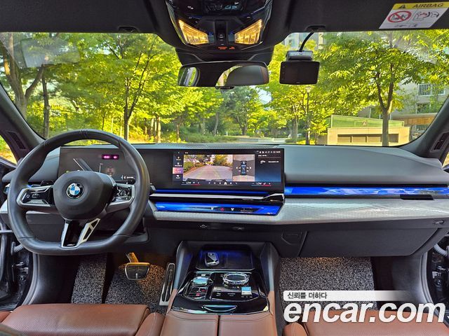 BMW 5 Series 2025 — фото 9