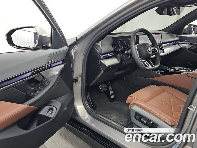 BMW 5 Series 2025 — фото 10