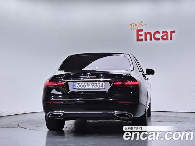 Mercedes-Benz E-Class 2023 — фото 4