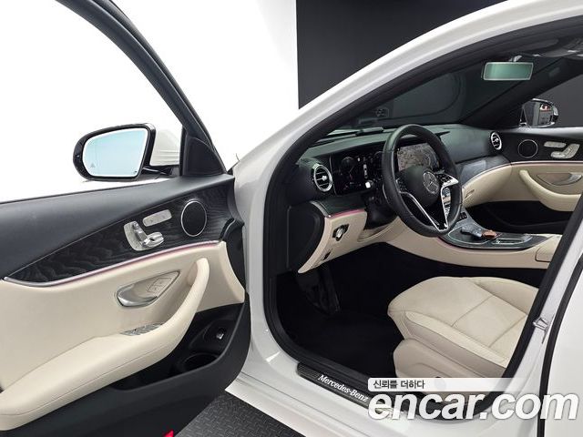 Mercedes-Benz E-Class 2023 — фото 10
