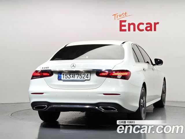 Mercedes-Benz E-Class 2023 — фото 4