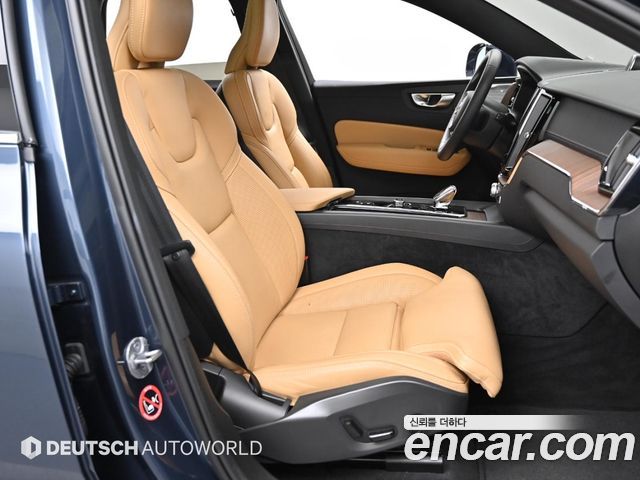 Volvo XC60 2024 — фото 10