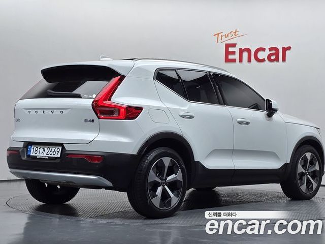 Volvo XC40 2023 — фото 2