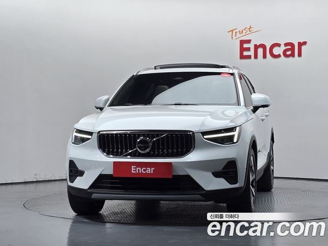 Volvo XC40 2023 — фото 3