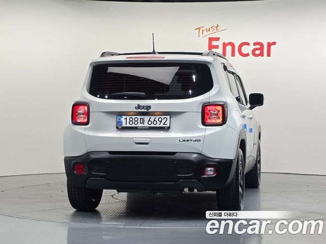 Jeep Renegade 2022 — фото 4