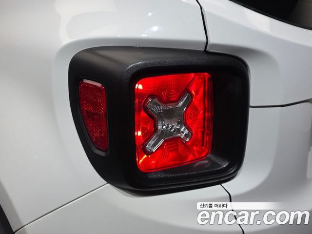 Jeep Renegade 2022 — фото 9