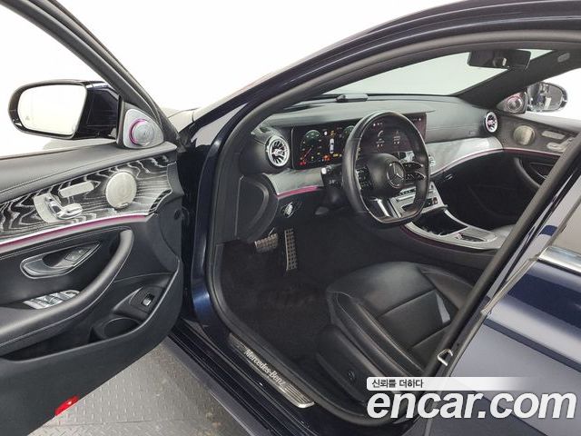 Mercedes-Benz E-Class 2022 — фото 10