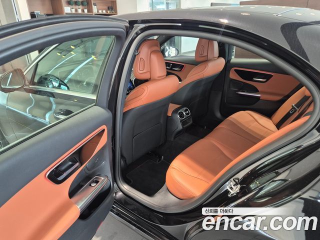 Mercedes-Benz C-Class 2025 — фото 10