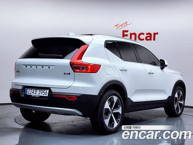 Volvo XC40 2025 — фото 2
