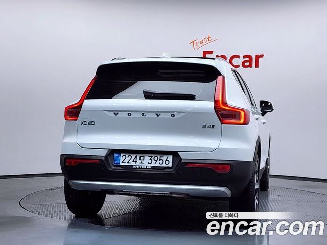 Volvo XC40 2025 — фото 4