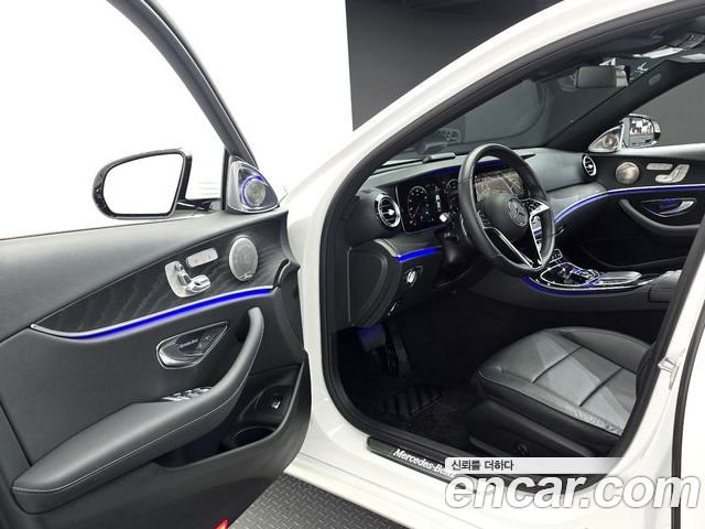 Mercedes-Benz E-Class 2023 — фото 10