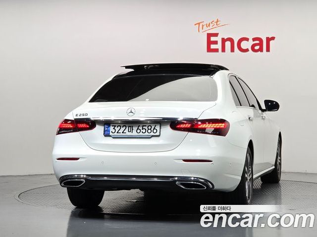 Mercedes-Benz E-Class 2023 — фото 4