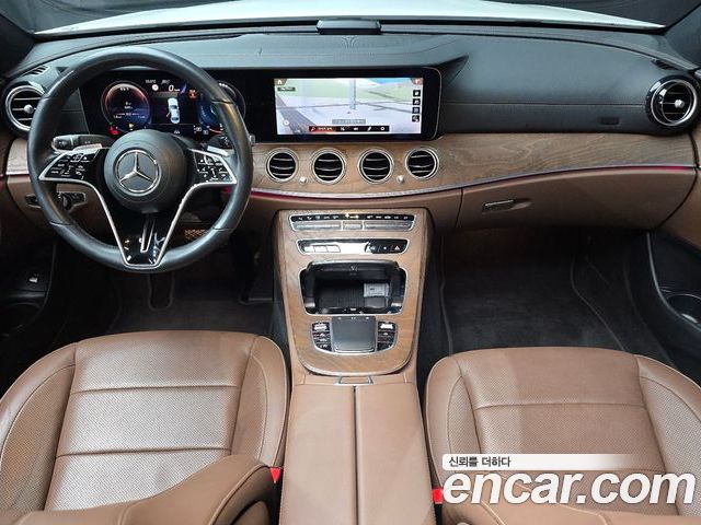 Mercedes-Benz E-Class 2022 — фото 10