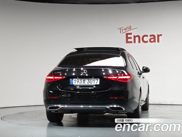 Mercedes-Benz C-Class 2023 — фото 4