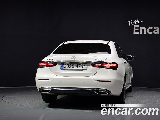 Mercedes-Benz E-Class 2022 — фото 4