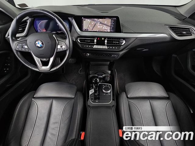 BMW 1 Series 2022 — фото 10