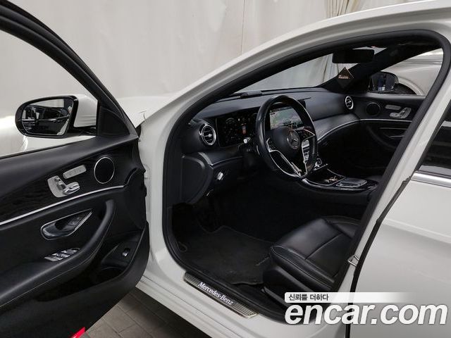 Mercedes-Benz E-Class 2022 — фото 10