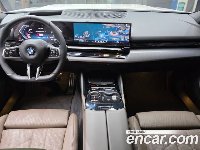 BMW 5 Series 2025 — фото 10
