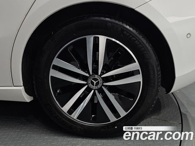 Mercedes-Benz A-Class 2023 — фото 7
