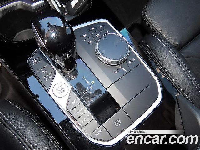 BMW 1 Series 2022 — фото 10