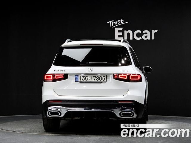 Mercedes-Benz GLB 2022 — фото 4