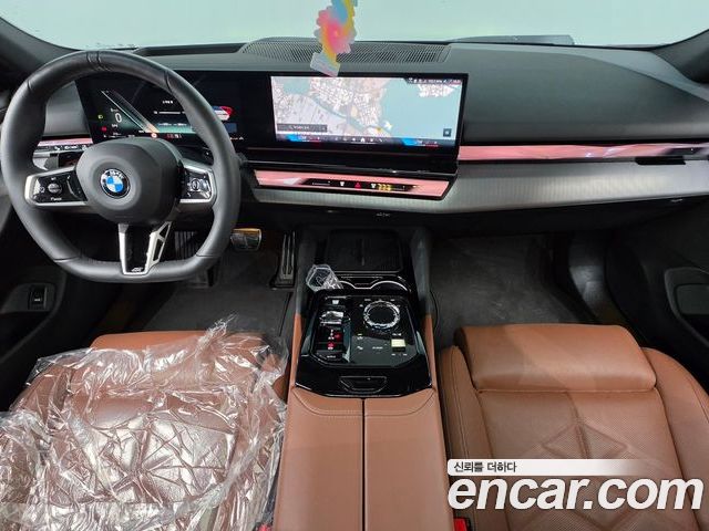 BMW 5 Series 2025 — фото 10