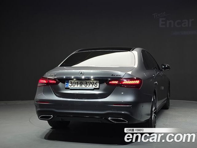 Mercedes-Benz E-Class 2023 — фото 4