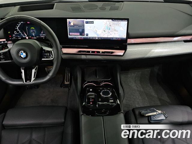 BMW 5 Series 2025 — фото 10