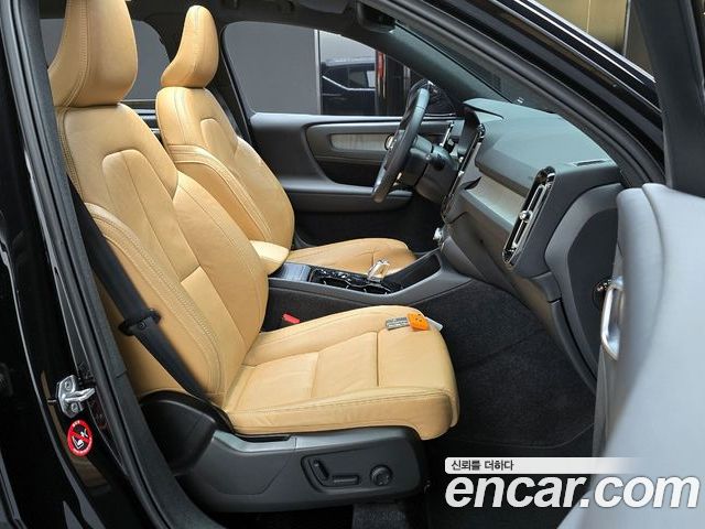 Volvo XC40 2022 — фото 10