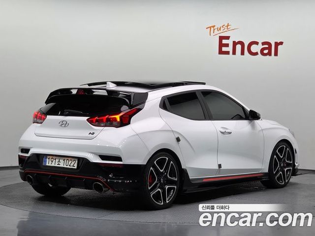 Hyundai Veloster 2023 — фото 2