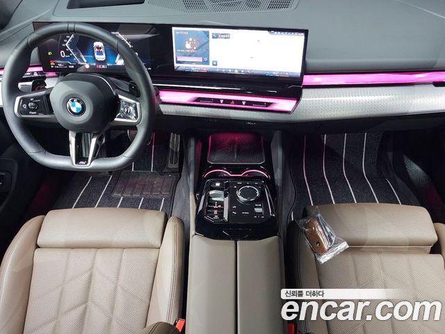 BMW 5 Series 2025 — фото 10