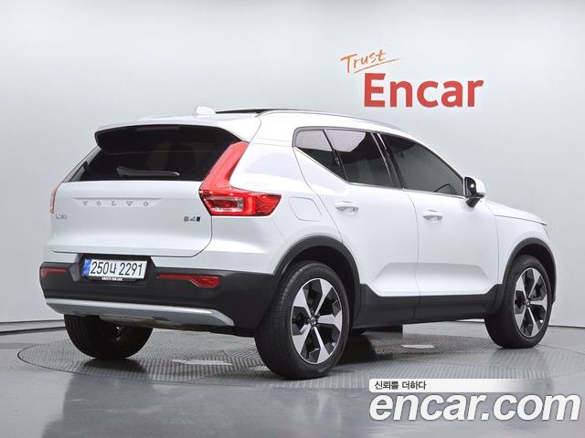 Volvo XC40 2025 — фото 2