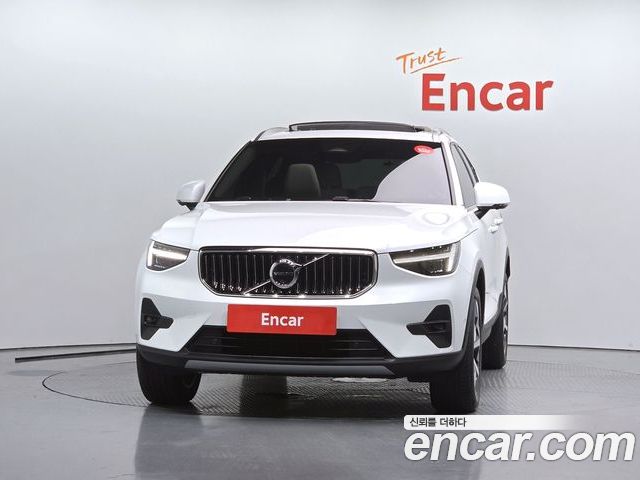 Volvo XC40 2025 — фото 3