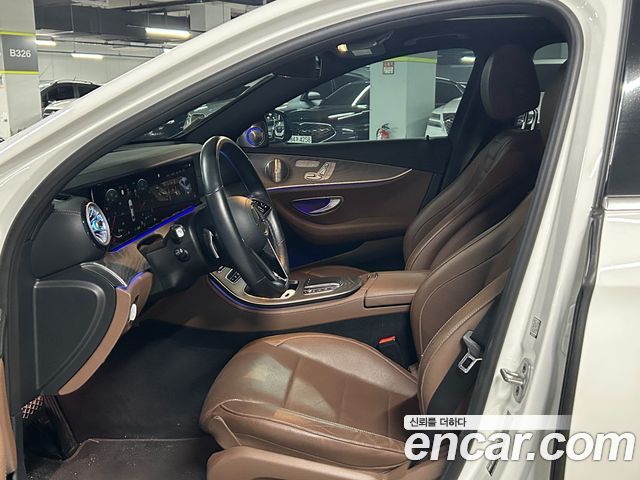 Mercedes-Benz E-Class 2022 — фото 10