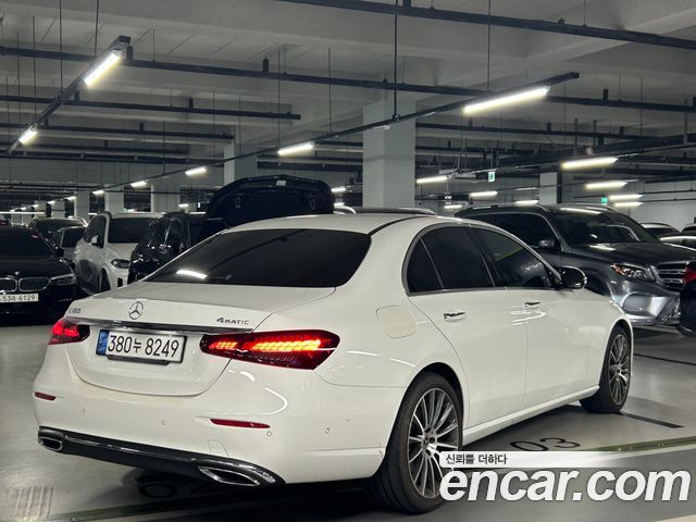 Mercedes-Benz E-Class 2022 — фото 4