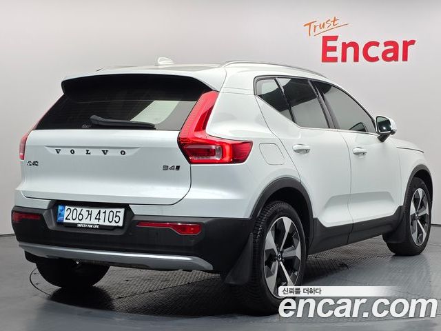 Volvo XC40 2023 — фото 2