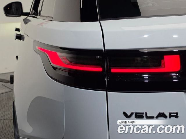 Land Rover Range Rover Velar 2026 — фото 9