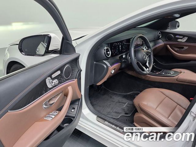 Mercedes-Benz E-Class 2023 — фото 10