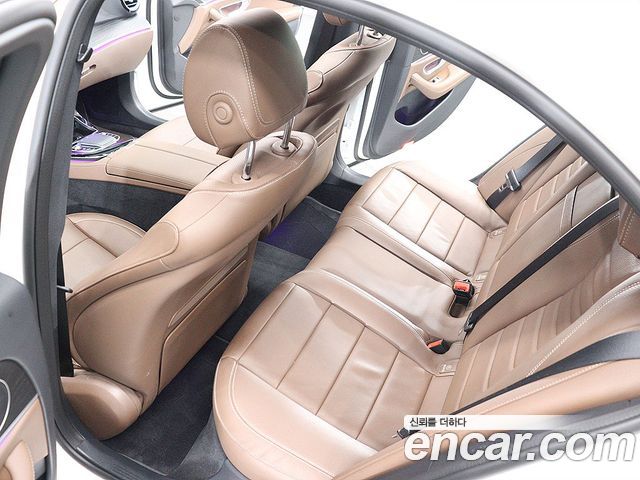 Mercedes-Benz E-Class 2023 — фото 10