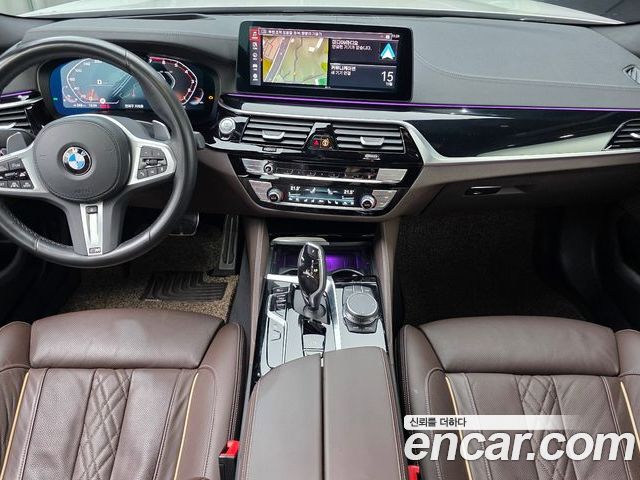 BMW 5 Series 2023 — фото 10