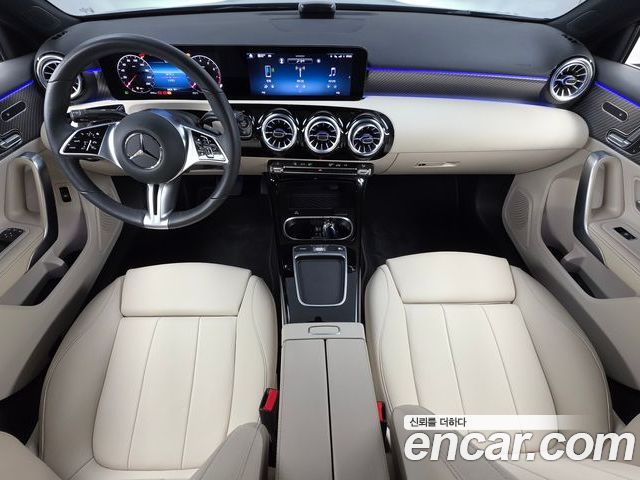 Mercedes-Benz A-Class 2025 — фото 10