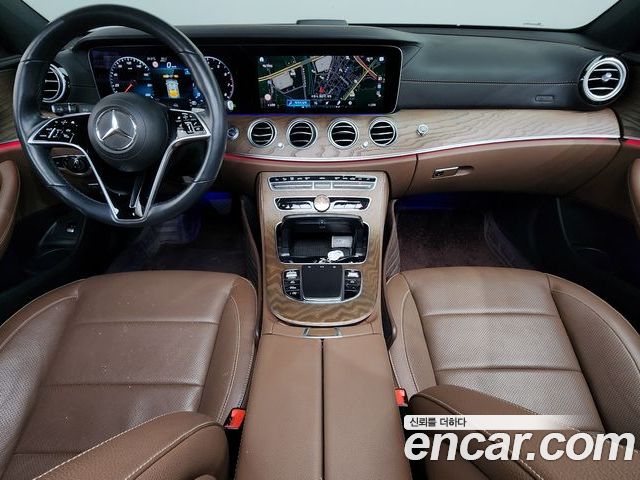Mercedes-Benz E-Class 2022 — фото 10