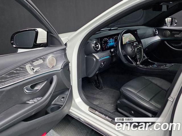 Mercedes-Benz E-Class 2023 — фото 10