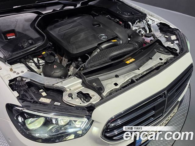 Mercedes-Benz E-Class 2023 — фото 6