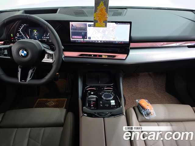 BMW 5 Series 2025 — фото 10