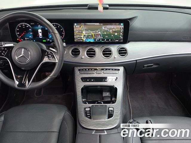 Mercedes-Benz E-Class 2023 — фото 10